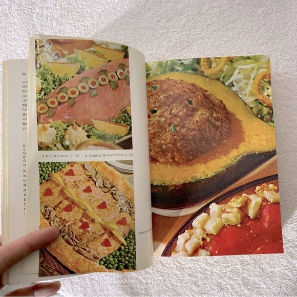 Vintage 1970 Chatelaine Cookbook The Definitive Canadian Cookbook Hardcover - Picture 5 of 12